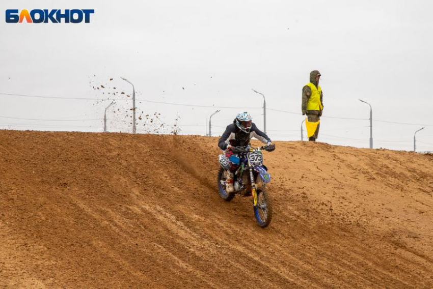 И снова дождь застанет волжан, идущих на работу