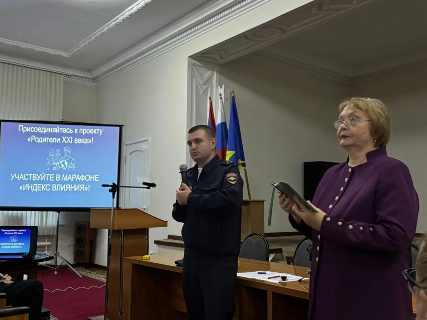 В администрации Волжского сотрудник ГИБДД объяснил родителям их роль в ЧП с детьми на дорогах