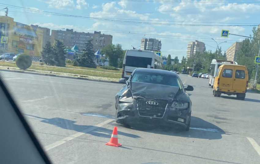 Ожог кисти от подушки безопасности: подробности серьезной аварии в Волжском