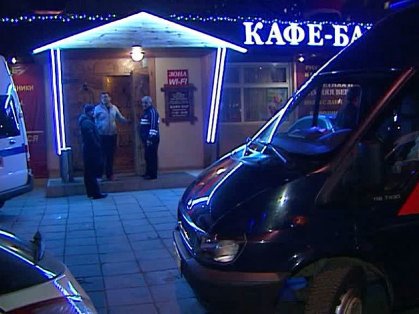 Массовая драка в кафе на юге Волгограда закончилась перестрелкой и поножовщиной