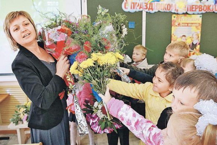 ТОП-5 необычных подарков для учителей Волжского на 1 сентября