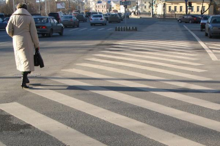 В Тракторозаводском районе Волгограда водитель «Нивы» сдавал задним ходом и сбил женщину