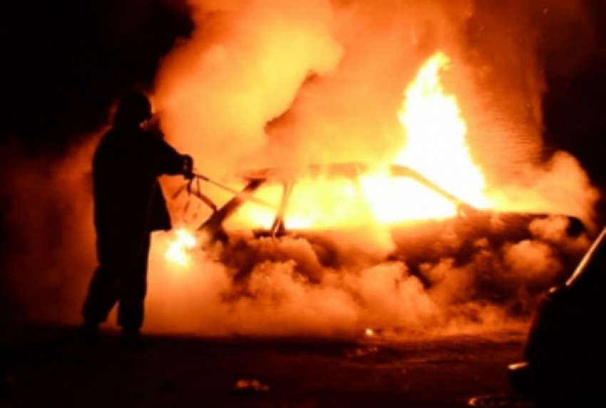 В Урюпинском районе в собственном авто сгорел  40-летний мужчина