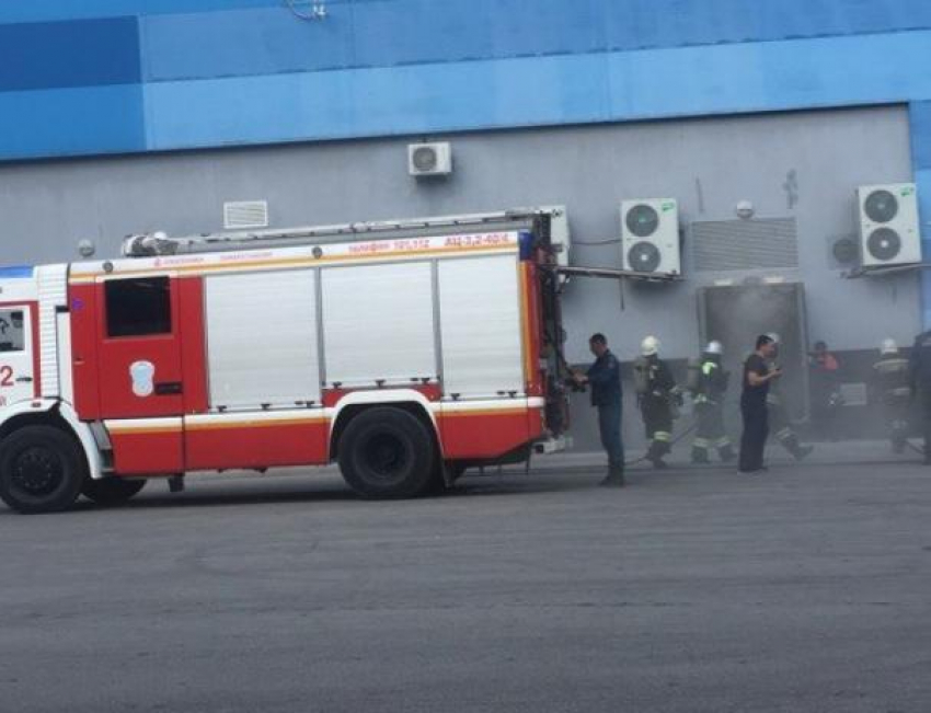Торговый центр «Волгамолл» эвакуировали из-за пожарной тревоги