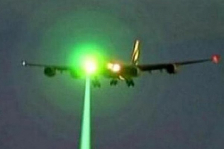 Над Волгоградом пилотов самолета «Победа» пытались ослепить лазером