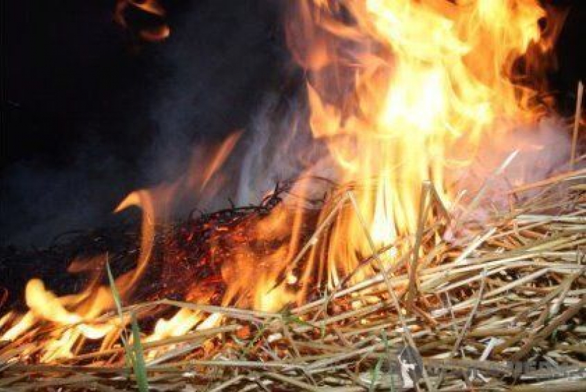 В Ленинском районе очагом возгорания стало сено