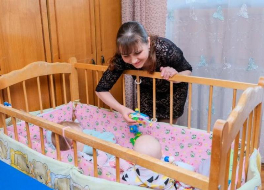 В Волгоградской области семьи с детьми получают 21 вид финансовой поддержки