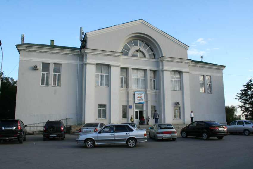 В Волжском начали ремонт бассейна имени Логинова