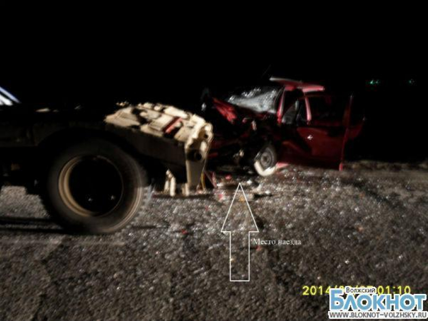 Под Волгоградом «Daewoo Matiz» врезался в оставленный на дороге «КрАЗ»