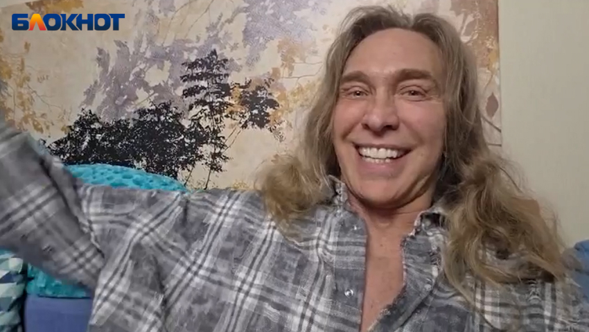 Тарзан (Сергей Глушко) поздравил жителей Волжского с Новым годом