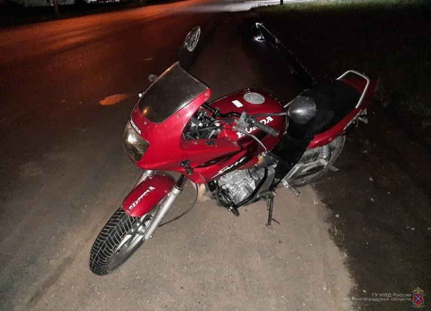 Мотоциклист чуть не разбился на дороге в Волжском