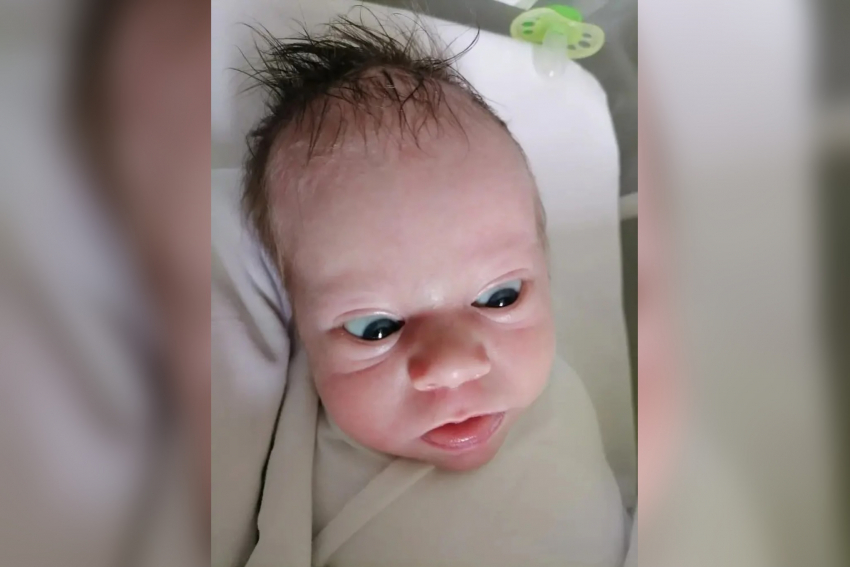 Оставленной в роддоме девочке нашли семью после публикации в «Блокнот Волжский»