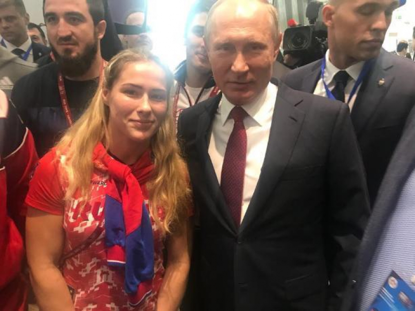 "Папарацци» поймали известную волжанку с Путиным