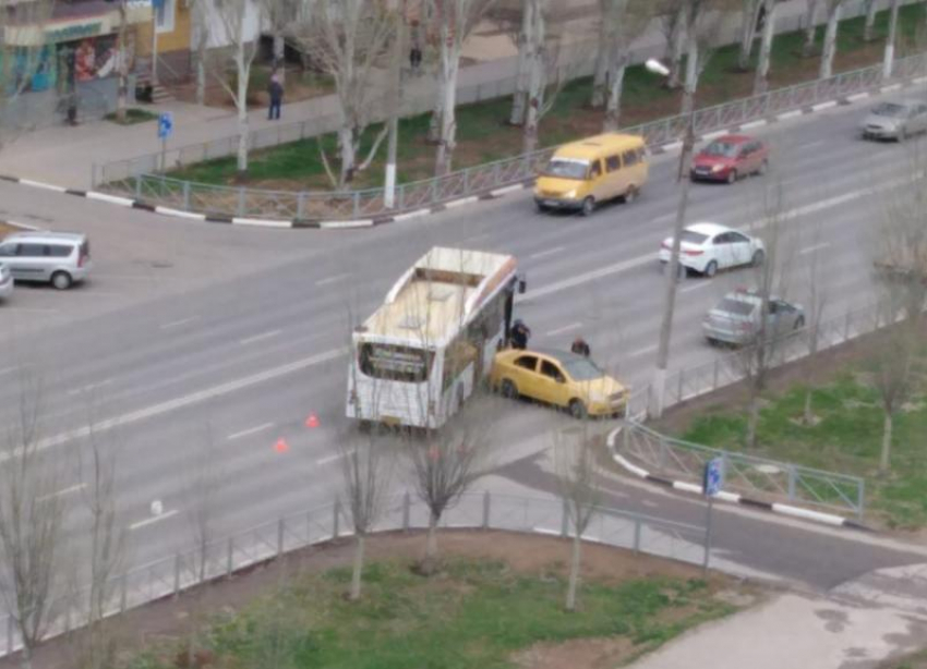 Все, что известно об аварии с автобусом и пострадавшими в Волжском: видео