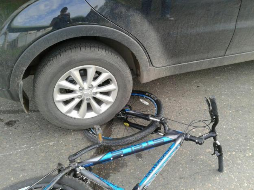 В Волжском 10-летний велосипедист оказался под колесами