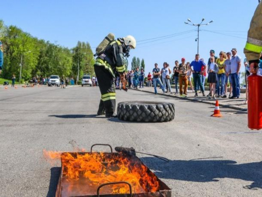 Волжские пожарные завоевали «серебро» областного кроссфита