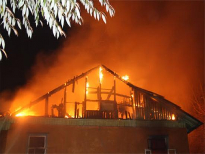 35-летний мужчина заживо сгорел при пожаре в частном доме под Волгоградом