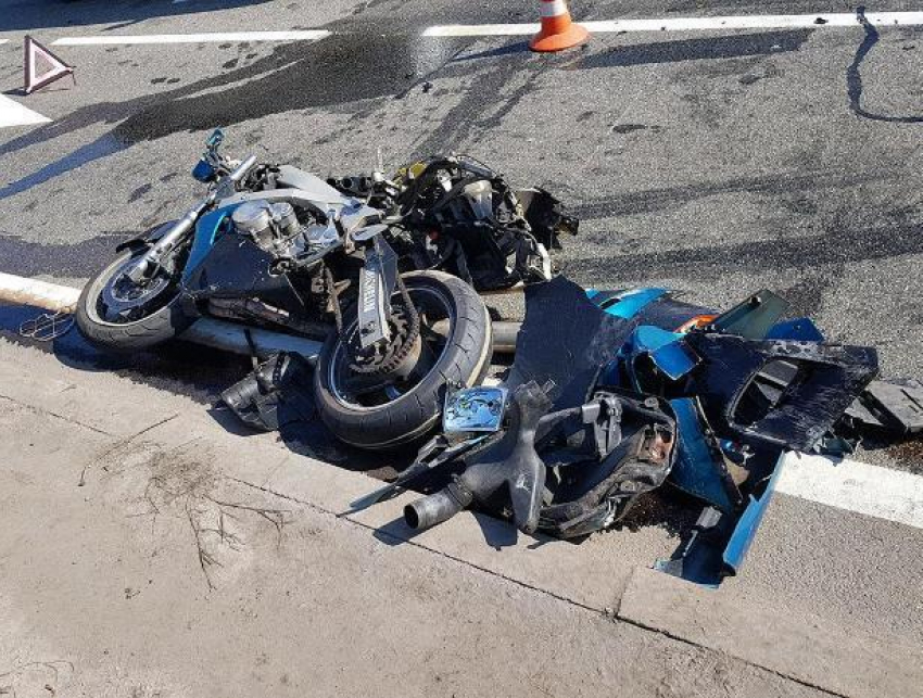Девятнадцатилетний водитель оказался под колесами собственного мотоцикла