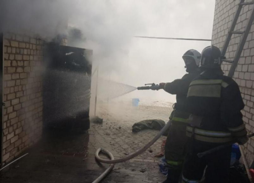 Перекал печи и неосторожное обращение с огнем послужили причинами возникновения пожаров под Волжским