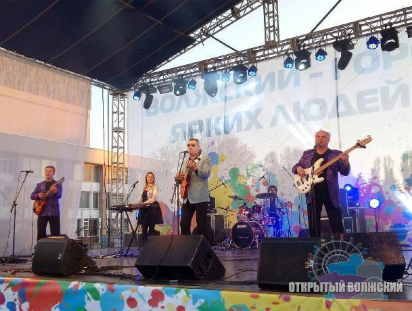 В Волжском выступила известная музыкальная группа «Синяя птица"