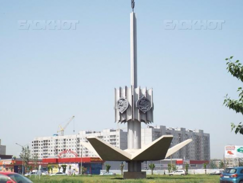 Знаменитую скульптуру «25 лет Волжскому» запланировали капитально отремонтировать до начала ноября