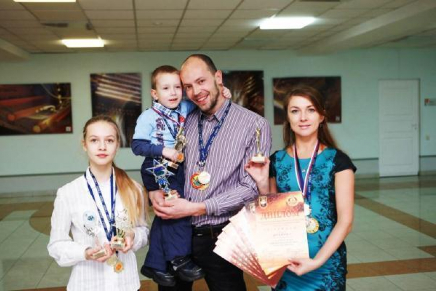 Семья из Волжского стала лучшей на конкурсе горно-металлургического профсоюза страны