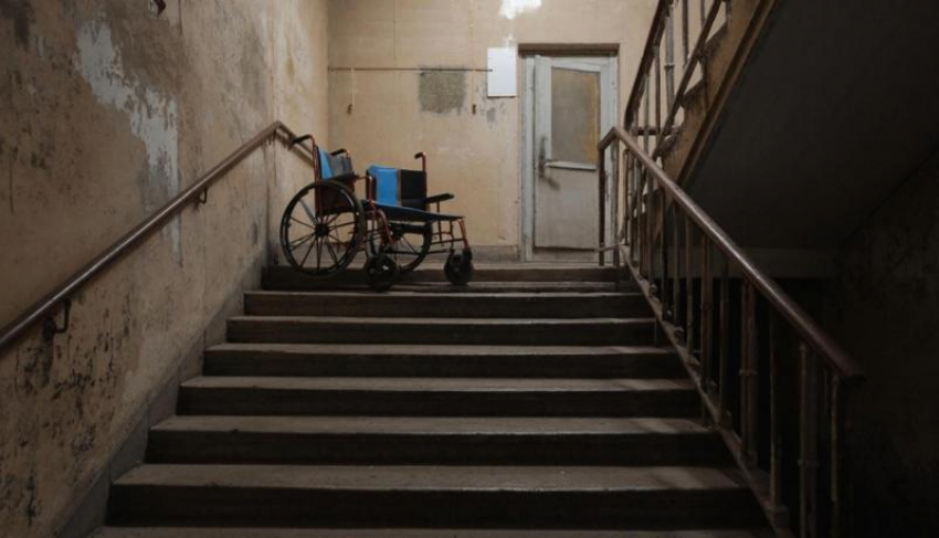 Глава СК РФ взял на личный контроль дело семьи инвалидов из Волжского, застрявшей на пятом этаже