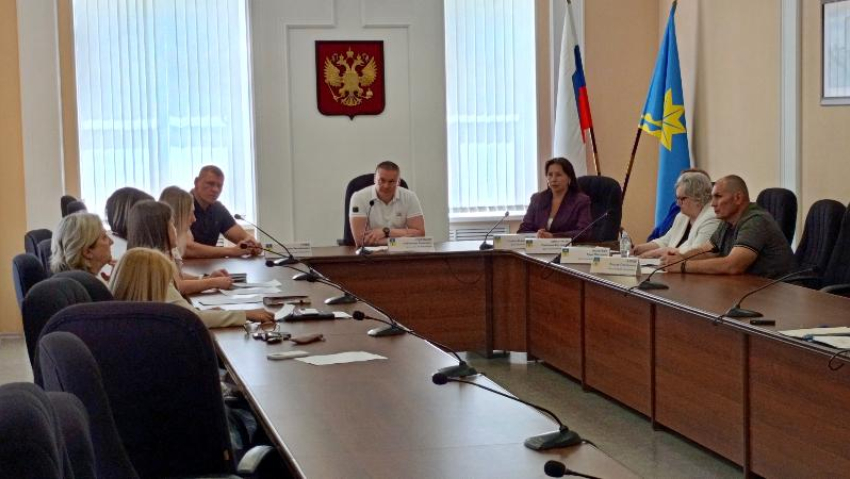 В Волжском 680 детей-сирот ждут жилья, а на летнюю работу выйдут 577 подростков