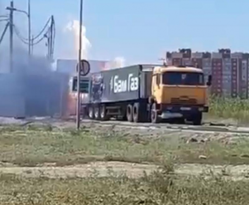 Пострадавшего в пожаре на АГЗС в Волжском перевели в ожоговый центр 