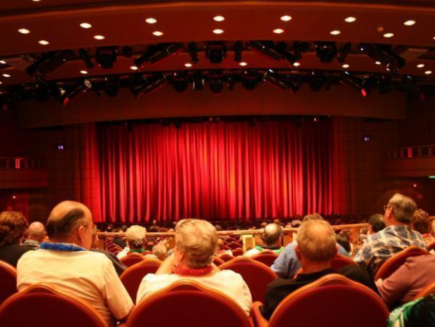 Лучший комментатор «Блокнот Волжского» будет награждён 2-мя билетами в Волжский драматический театр
