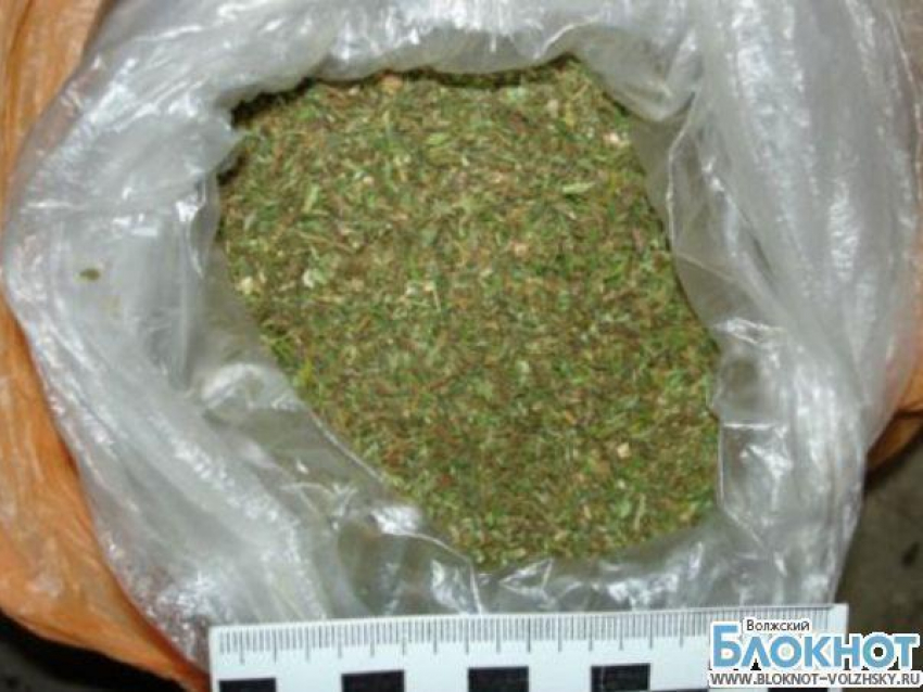 Волжский автослесарь закопал наркотики рядом с местом работы