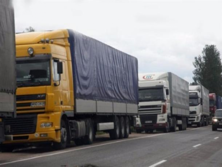 В Волжском на месяц запретили движение грузовиков