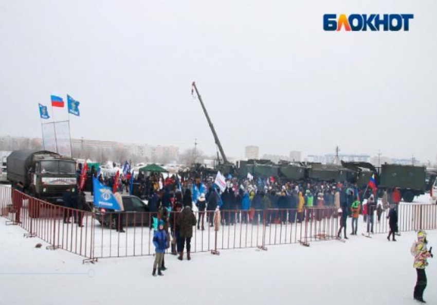 Головокружительные прыжки и солдатская каша на мотокроссе «Битва на Волге"