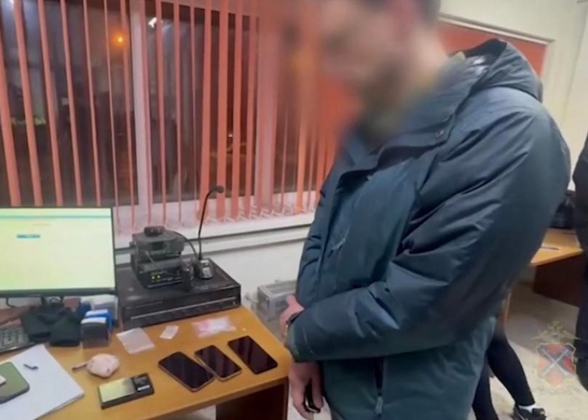 Под Волжским на посту ДПС задержали подозреваемых с наркотиками