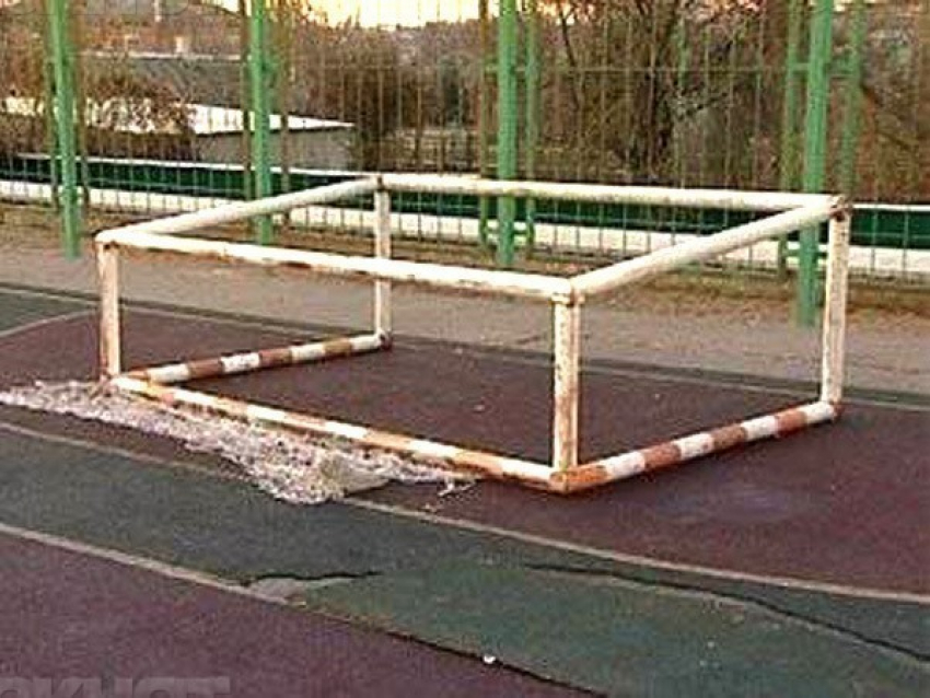  В Волгоградской области 2-летнего малыша раздавило футбольными воротами