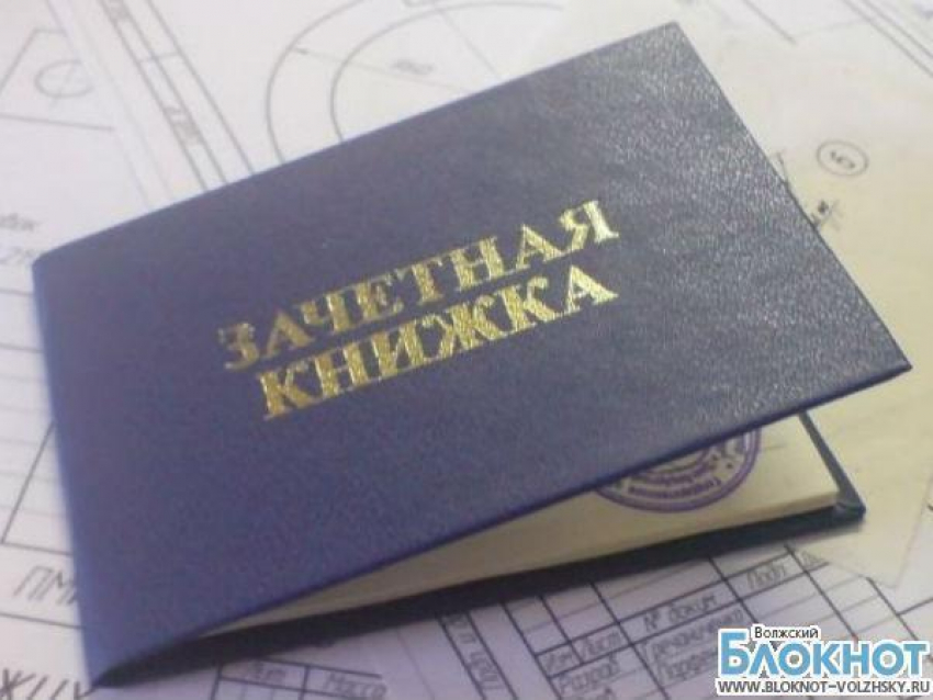 В Волжском три приятеля обманывали студентов через соцсеть