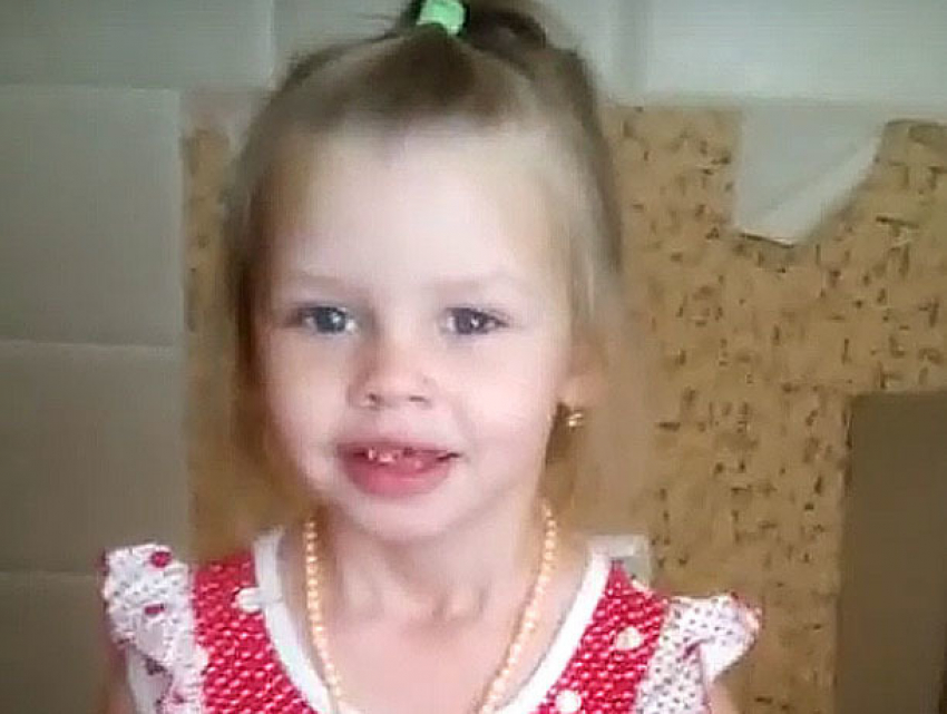 Трехлетняя Саша Романюк из Волжского в своем видеоролике попросила президента подарить ей куклу мечты