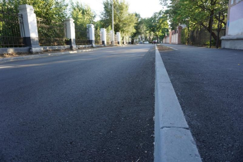 Завершен ремонт дороги на улице Циолковского в Волжском