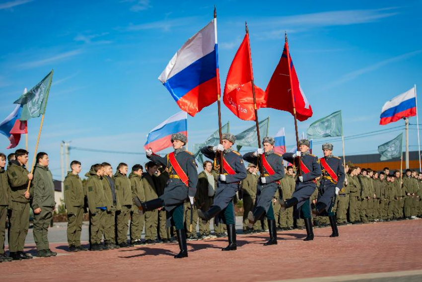 Под Волжским открылась серия трехдневных сборов «Уроки мужества» для восьмиклассников