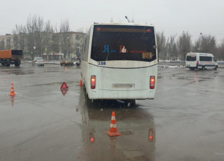 Пенсионерка попала под колеса автобуса у вокзала в Волжском