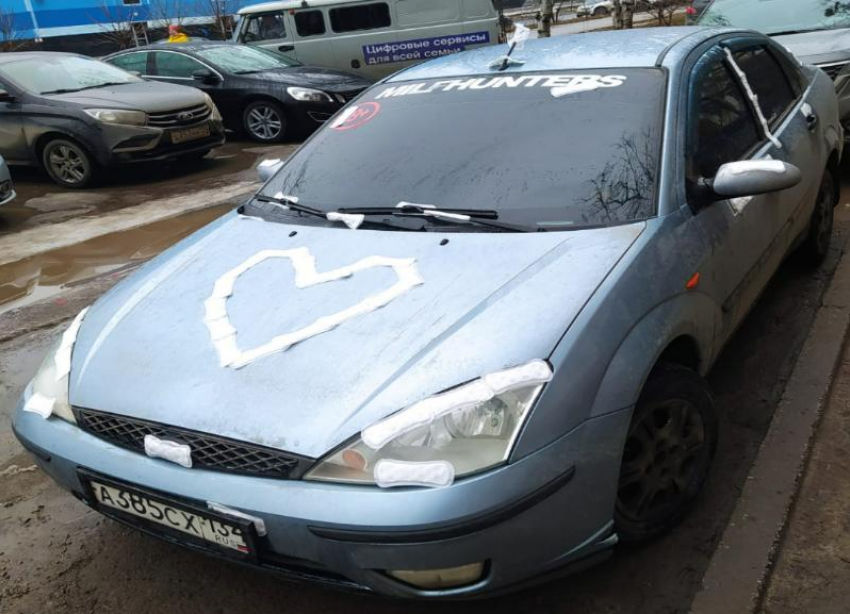 Сердце из прокладок на машине оставила возлюбленному жительница Волжского