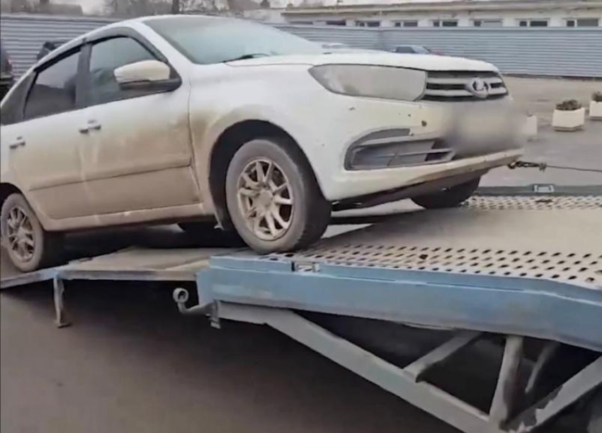 Под Волжским задержана водитель с 80 неоплаченными штрафами: видео