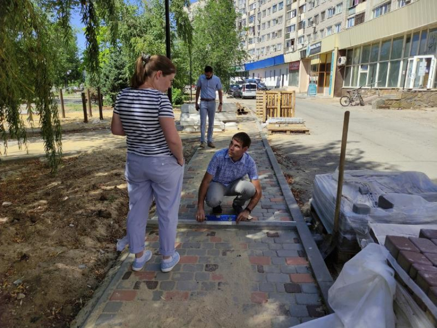 Волгоградская город волжский новости. Новости Волжского. Волжский сегодня. Новости Волжского сегодня. Тротуары у ресторана Волгоград фото.