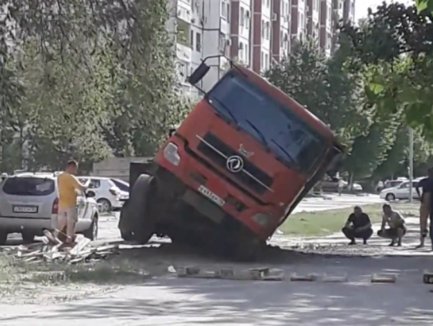 Волжский асфальт пытался засосать Dongfeng 