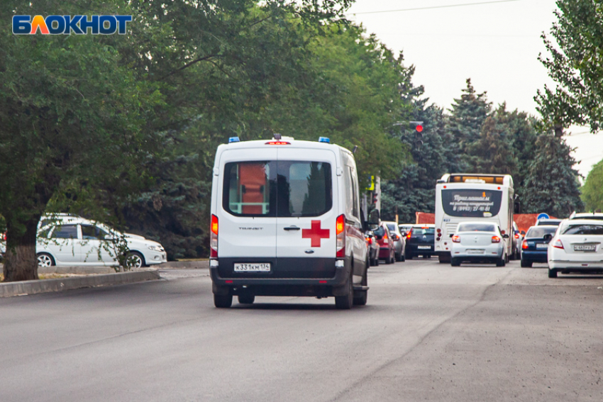 Автоледи сбила ребенка на самокате на пешеходном переходе в Волжском