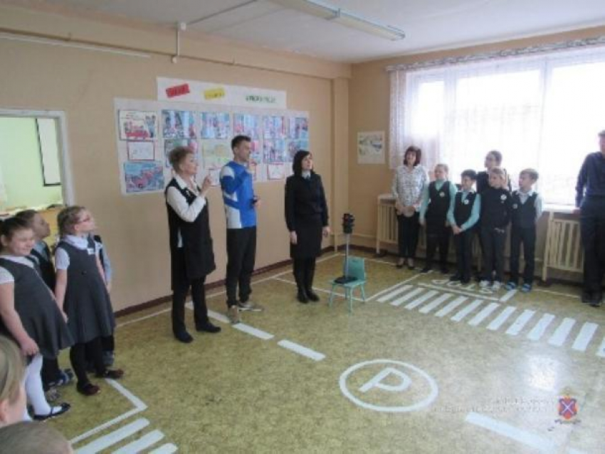 Волжские «гаишники» провели урок в коррекционной школе
