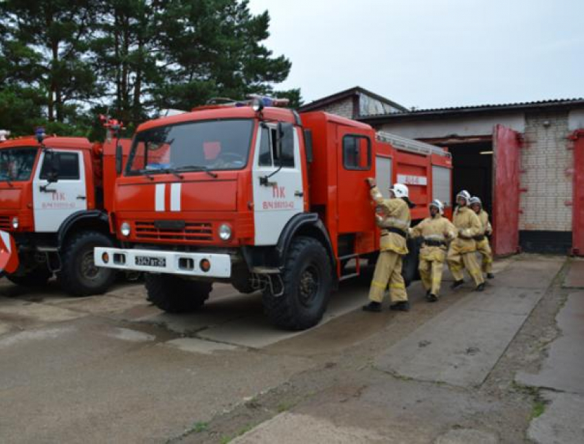 В Среднеахтубинском районе сгорел частный гараж
