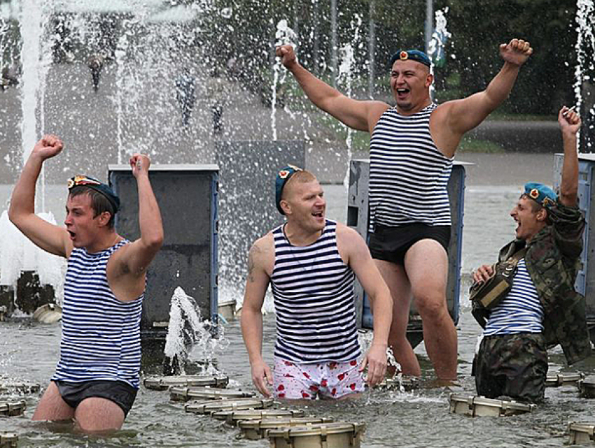 Десантникам запретили купаться в фонтанах Волжского на День ВДВ 