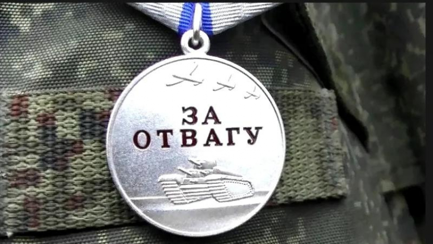Четверо участников СВО наградили медалями в Волжском