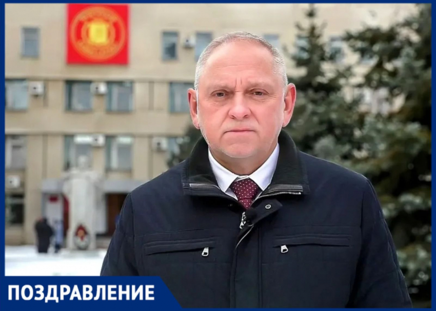 Глава Волжского Игорь Воронин поздравил жителей с Днем защитника Отечества